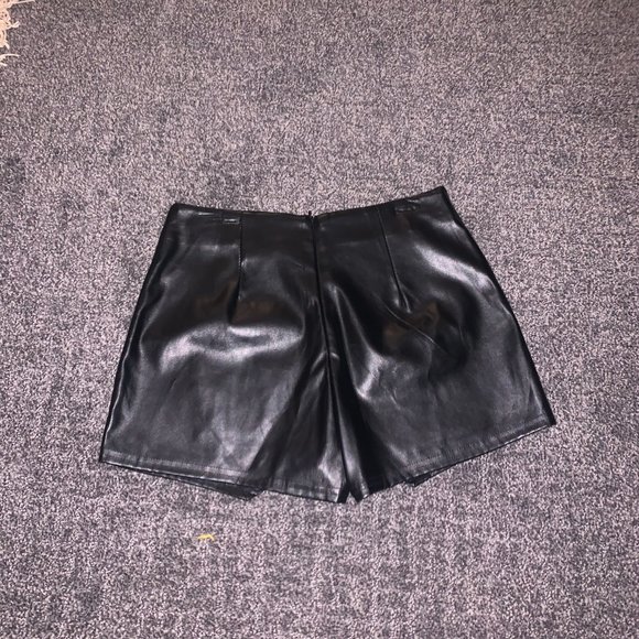 Faux leather skort/ Blueblush/ size small - Picture 2 of 3